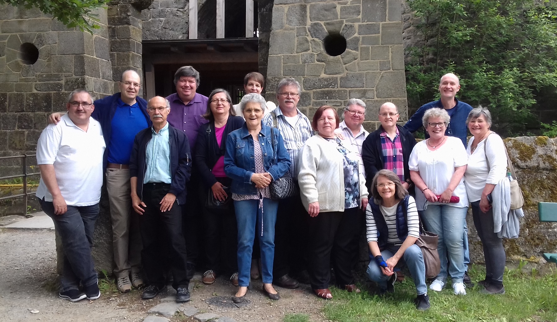 Gruppenbild vor der Löwenburg Gruppenbild vor der Löwenburg