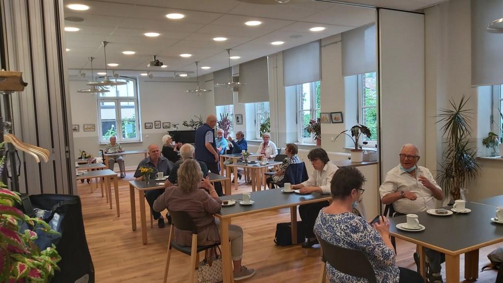 Kaffee im Saal des Stadtteilzentrums