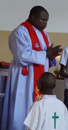 Mwanga Pfarrer Enock Meyasi